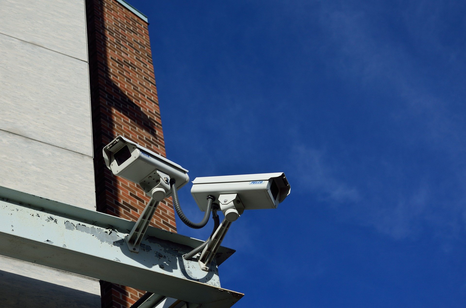 Cámaras de vigilancia para coche: qué dice la normativa actual